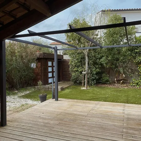 Holiday home Maison 5 Personnes Bord De Avec Jardin Amenage *