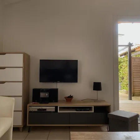 Holiday home Maison 5 Personnes Bord De Avec Jardin Amenage *